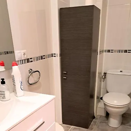 Miro 5 Pax, 300 M To Apartment